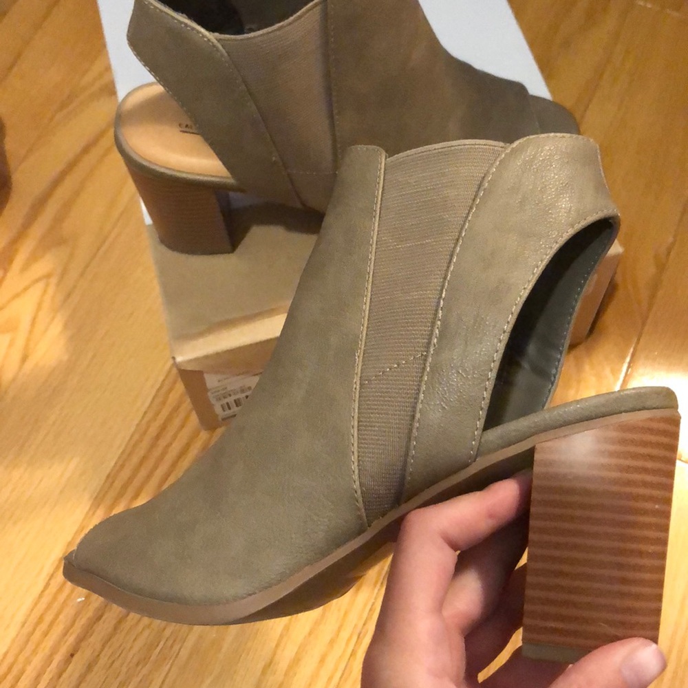 Spring- Heels - Picture 3 of 4
